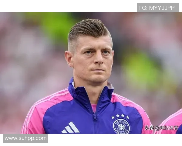 克罗斯在足球历史上的影响力与成就探讨：从天才少年到世界级中场巨星