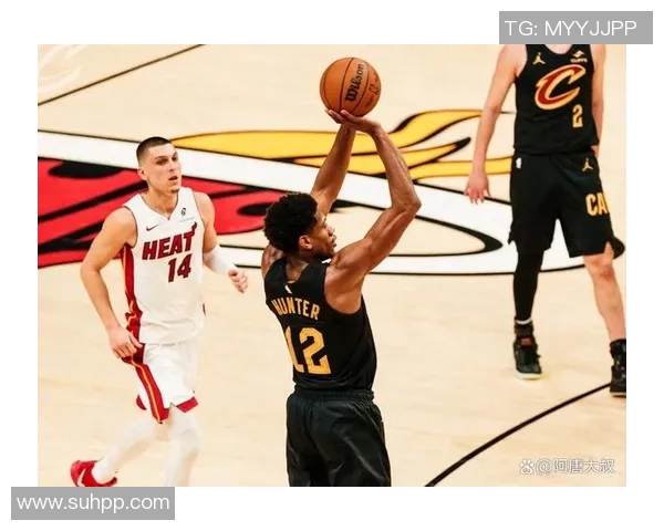 湖人队与热火队激战正酣谁能在这场对决中笑到最后